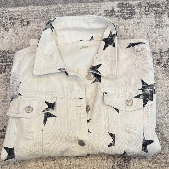 Star-Patterned women’s jean jacket~ adorable! - Picture 8 of 9